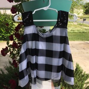 Cute 2 pice skirt/ tank outfit